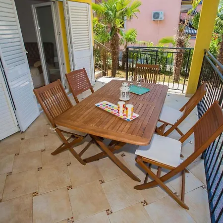 Moderne In Mit Garten Und Terrasse - B57089 *